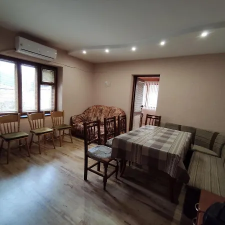 Guest house Къща Под Наем Ивановата Къща